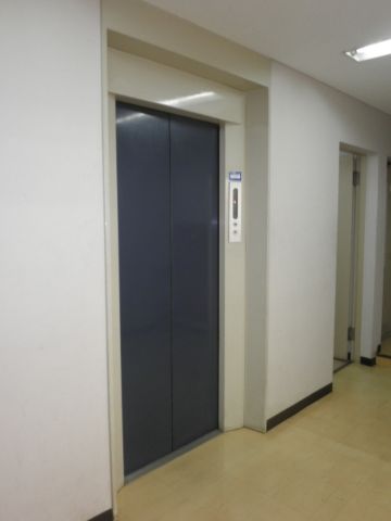 各階、EVホール