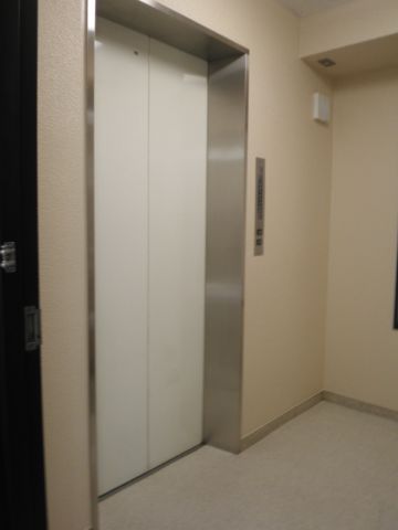 各階、EVホール