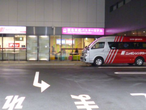 1階、バスターミナル&タクシー乗場