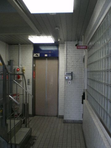 1階、EVホール