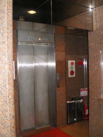 1階、EVホール