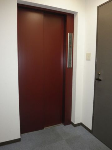 各階、EVホール