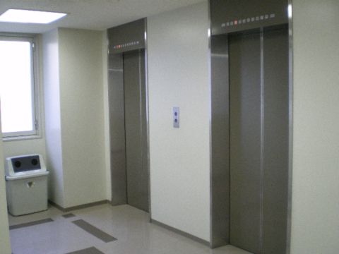 各階、EVホール