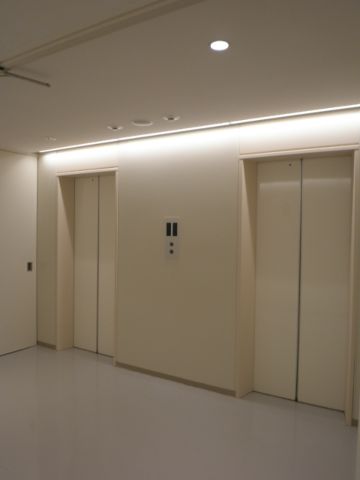 各階、EVホール