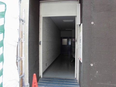 時間外、出入口