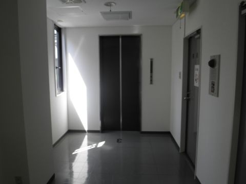 各階、EVホール