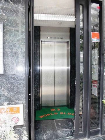 1階、EVホール