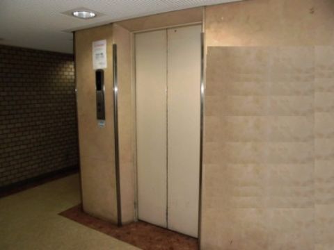 1階、EVホール