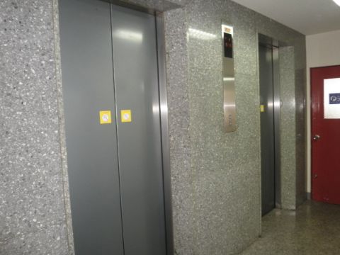 各階、EVホール