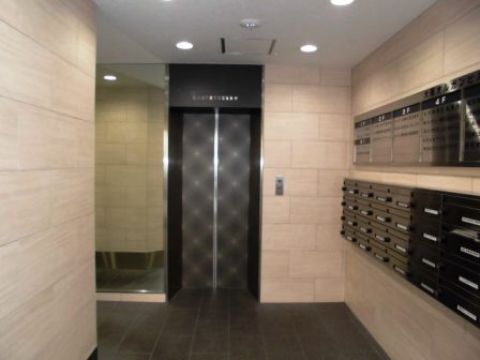 1階、EVホール