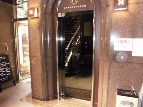 1階、EVホール