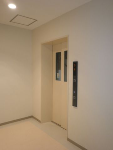 各階、EVホール