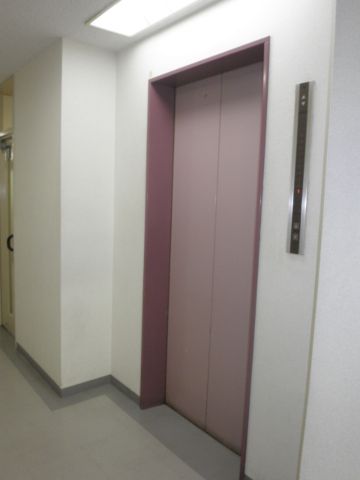 各階、EVホール