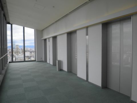 各階、EVホール