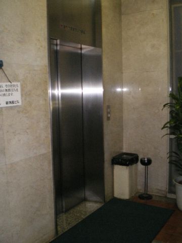 1階、EVホール