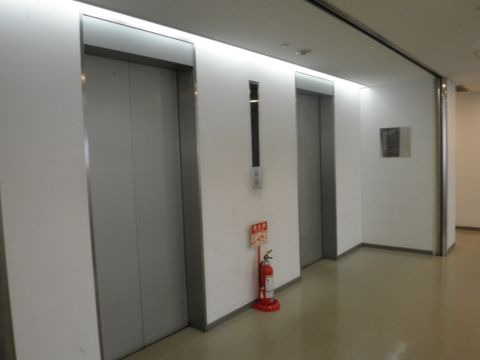 各階、EVホール