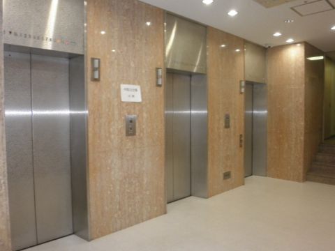 1階、EVホール