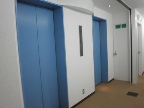 各階、EVホール