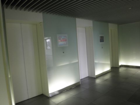 各階、EVホール