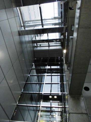 1階、エントランス吹抜け