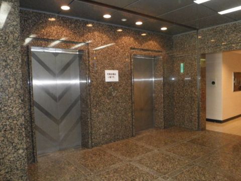 1階、EVホール