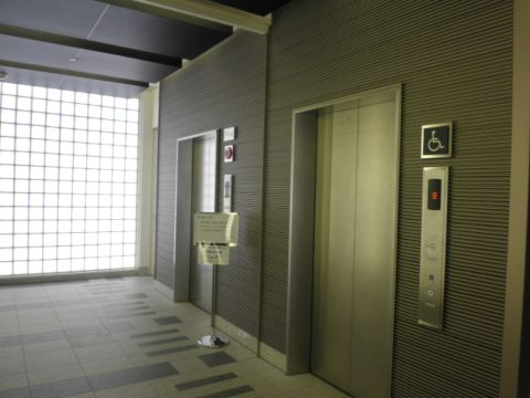 1階、EVホール
