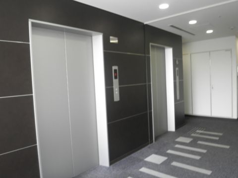 各階、EVホール