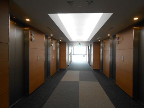 各階、EVホール