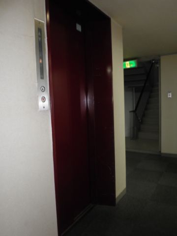 各階、EVホール