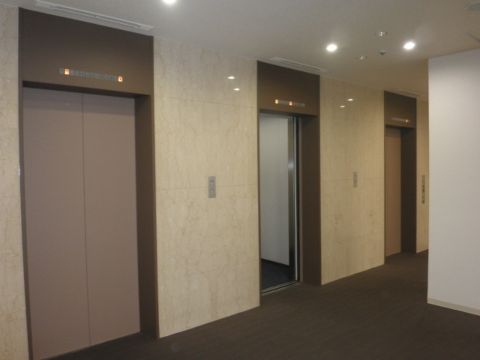 各階、EVホール