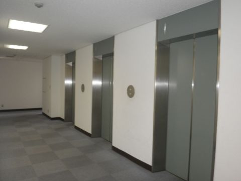 各階、EVホール