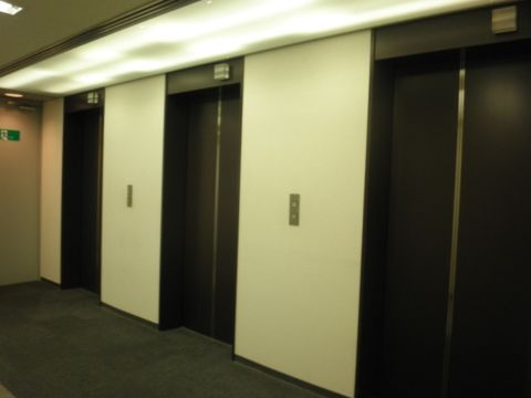 各階、EVホール