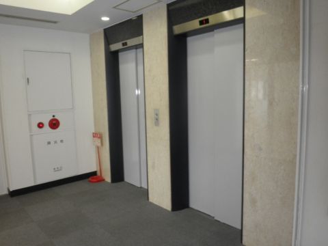 各階、EVホール