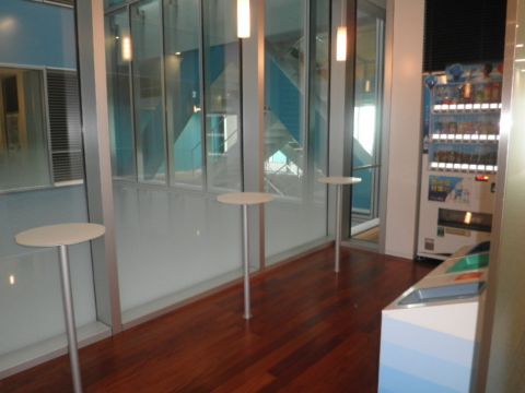 各階、リフレッシュルーム