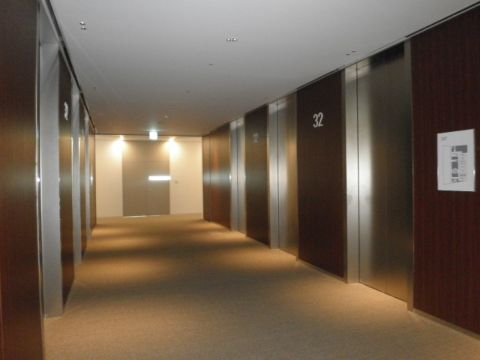 各階、EVホール