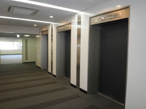 各階、EVホール