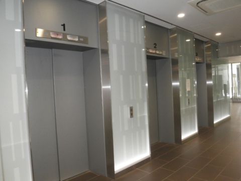 1階、EVホール