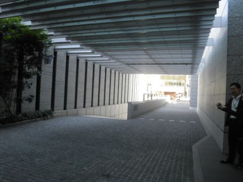 1階、車寄せスペース