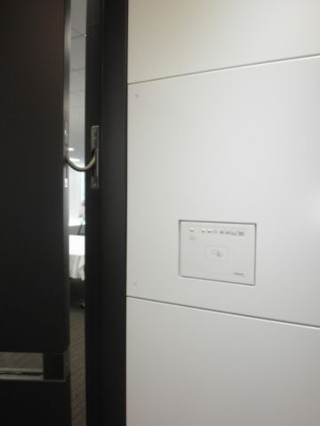 貸室入口、セキュリティー