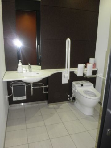 各階、身障者用トイレ