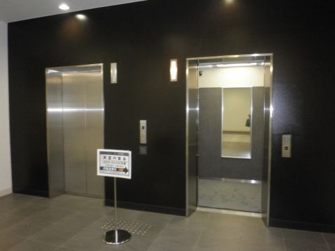1階、EVホール