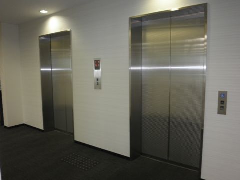 各階、EVホール