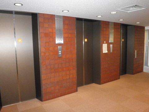 各階、EVホール