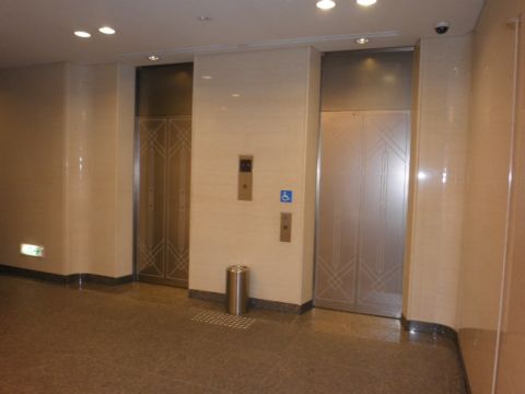 1階、EVホール