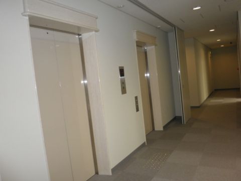 各階、EVホール