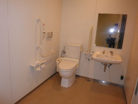 １階、車椅子対応トイレ