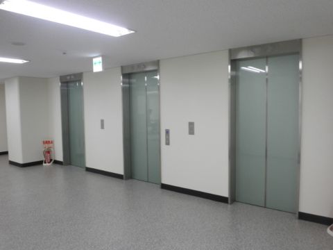 各階、EVホール