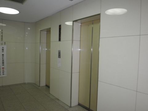 1階、EVホール