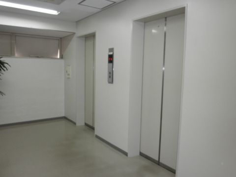 各階、EVホール