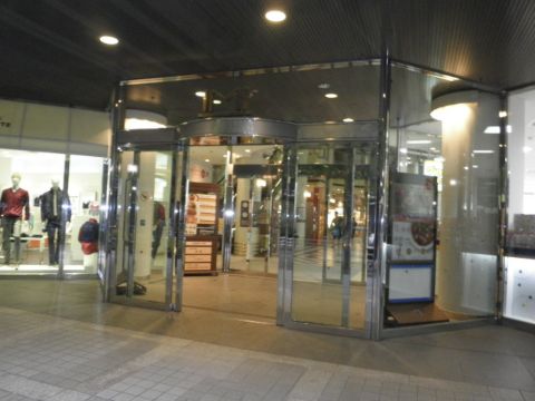 1F玄関